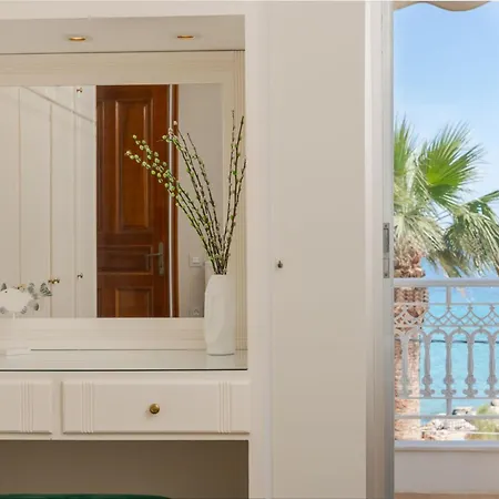 Mare Nostrum Seafront Apartment, By Zantewize Città di Zante